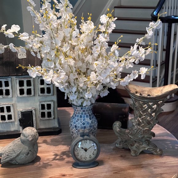 Beatiful Cornucopia Basket Weave Vase - Picture 7 of 15